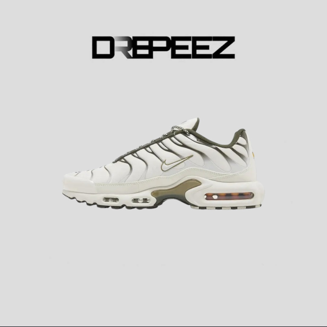 NIKE Air Max Plus